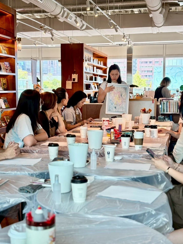 共享空間展覽桌_壓克力畫工作坊