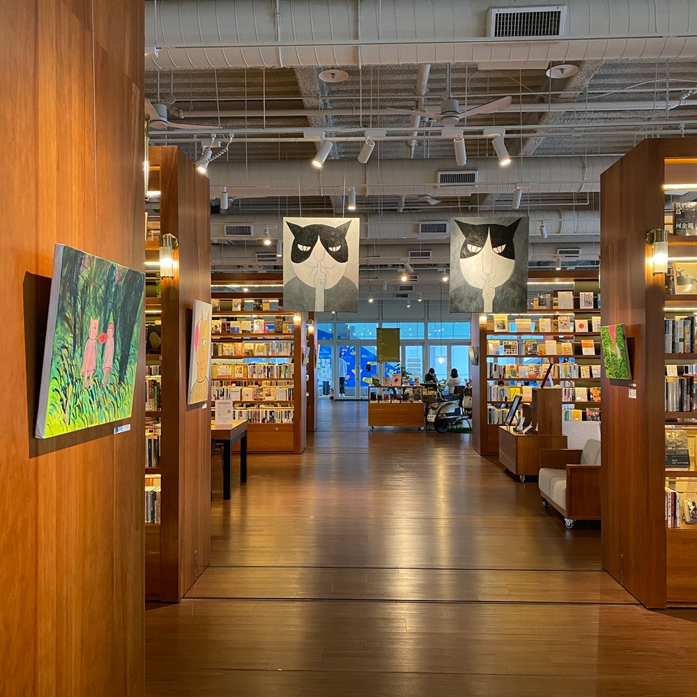 承風書店_書櫃長廊